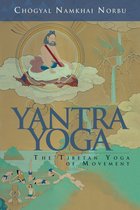 Boek 'Yantra Yoga - The Tibetan Yoga of Movement' met een illustratie van een zittende man in een cirkel, omgeven door bergen en water. Onderin een groep mensen in yoga poses.