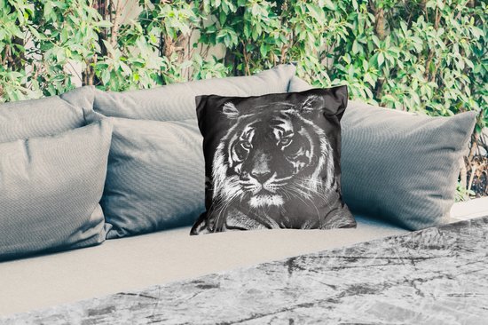 Buitenkussen - Sumatraanse tijger op zwarte achtergrond in zwart-wit - 45x45 cm - Weerbestendig