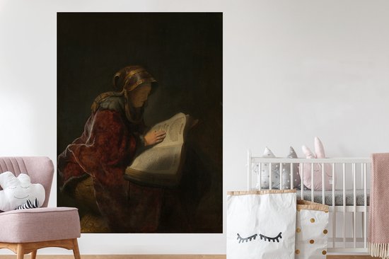 Muurstickers - Sticker Folie - Oude lezende vrouw, waarschijnlijk de profetes Hanna - Rembrandt van Rijn - 120x160 cm - Plakfolie - Muurstickers Kinderkamer - Zelfklevend Behang XXL - Zelfklevend behangpapier - Stickerfolie