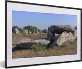 Photo dans le cadre - Un cadre photo hunebed en gros plan noir avec passe-partout blanc, moyen 60x40 cm - Affiche sous cadre (Décoration murale salon / chambre)