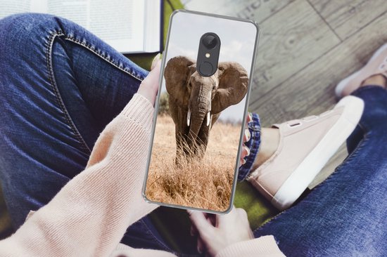 Coque Xiaomi Redmi 5 - Éléphant intimidant se dirige vers la caméra - Coque de téléphone en Siliconen