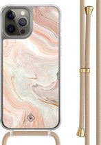 Casimoda® hoesje met beige koord - Geschikt voor iPhone 12 Pro - Marmer Waves - Afneembaar koord - TPU/polycarbonaat - Bruin/beige