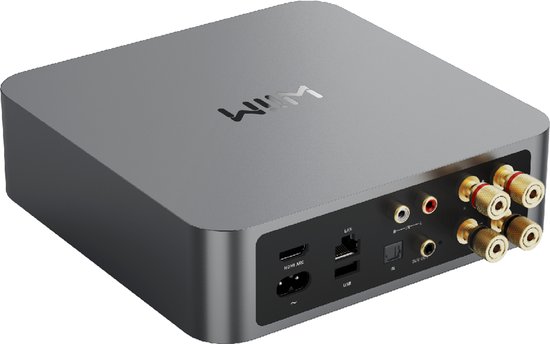Zilverkleurige WiiM Amp met zichtbare aansluitingen: HDMI ARC, LAN, USB, optische ingang, sub out, en luidsprekeraansluitingen.