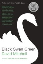 Boekcover 'Black Swan Green' van David Mitchell met een witte zwaan op een zwarte achtergrond. Bevat recensies en prijzen.