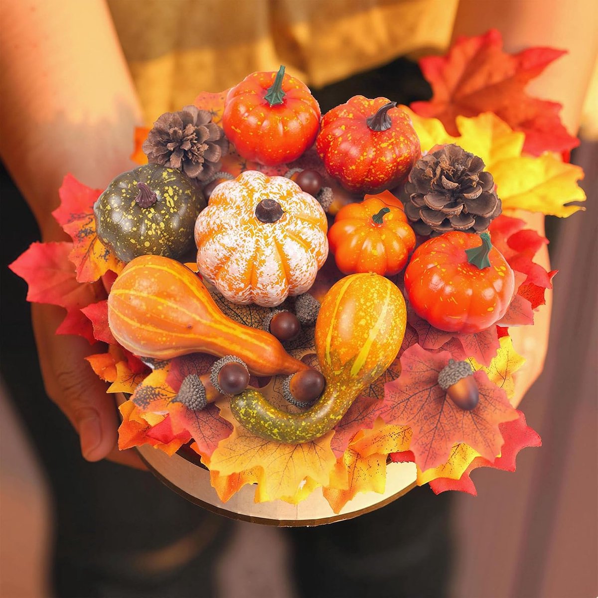 Kunstpompoenen set, met 50 stuks, esdoornbladeren, eikels, dennenappels, pompoenen, voor herfstdecoratie, Halloween
