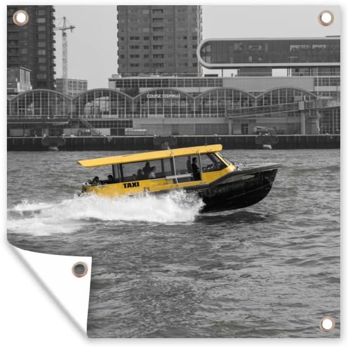 Tuinposter - 200x200 cm - Zwart-wit foto van een boot in het Nederlandse Rotterdam