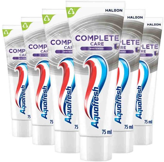 Set van zes Aquafresh Complete Care Whitening tandpastabuizen van 75 ml. Wit met zilveren grafische patronen en rode, witte en blauwe strepen.