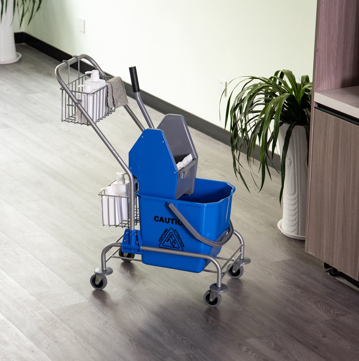 REDOM - Reinigingswagen - 26L emmer met uitwringer en 2 opbergmanden - Met wielen - Kunststof met metalen handgreep - Blauw - 73 x 45 x 95 cm