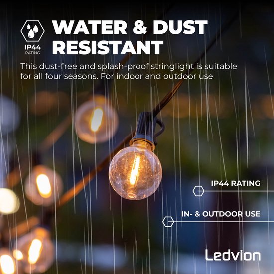 Water- en stofbestendig LED-lichtsnoer met G40-lampen, geschikt voor binnen en buiten.