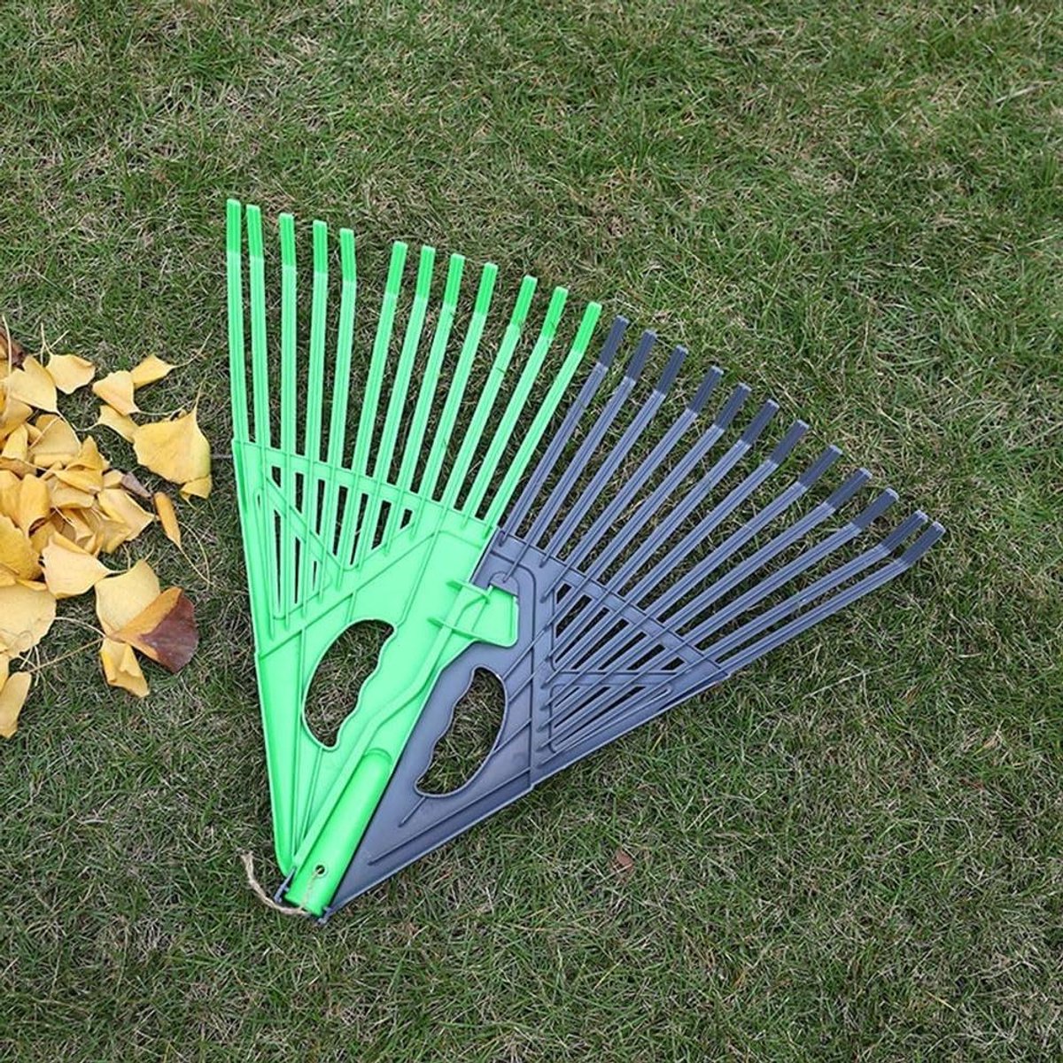Gazonhark Bladeren - Tuingereedschap Gras - Gazon Onderhouden - Waaiervormig Ontwerp - 30 x 20 x 5 cm - Groen Grijs