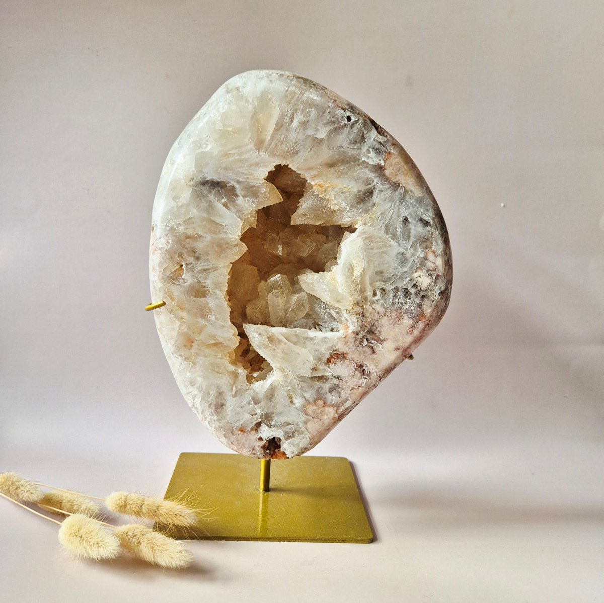 Roze Amethist Geode Schijf op Standaard 4785g | XXL Druzy Crystal Decor & Edelsteen Display