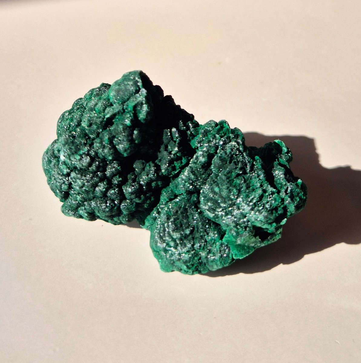 Zeldzame Edelsteen Velvet Malachite Cat Eye – Ruwe Cluster 124gram