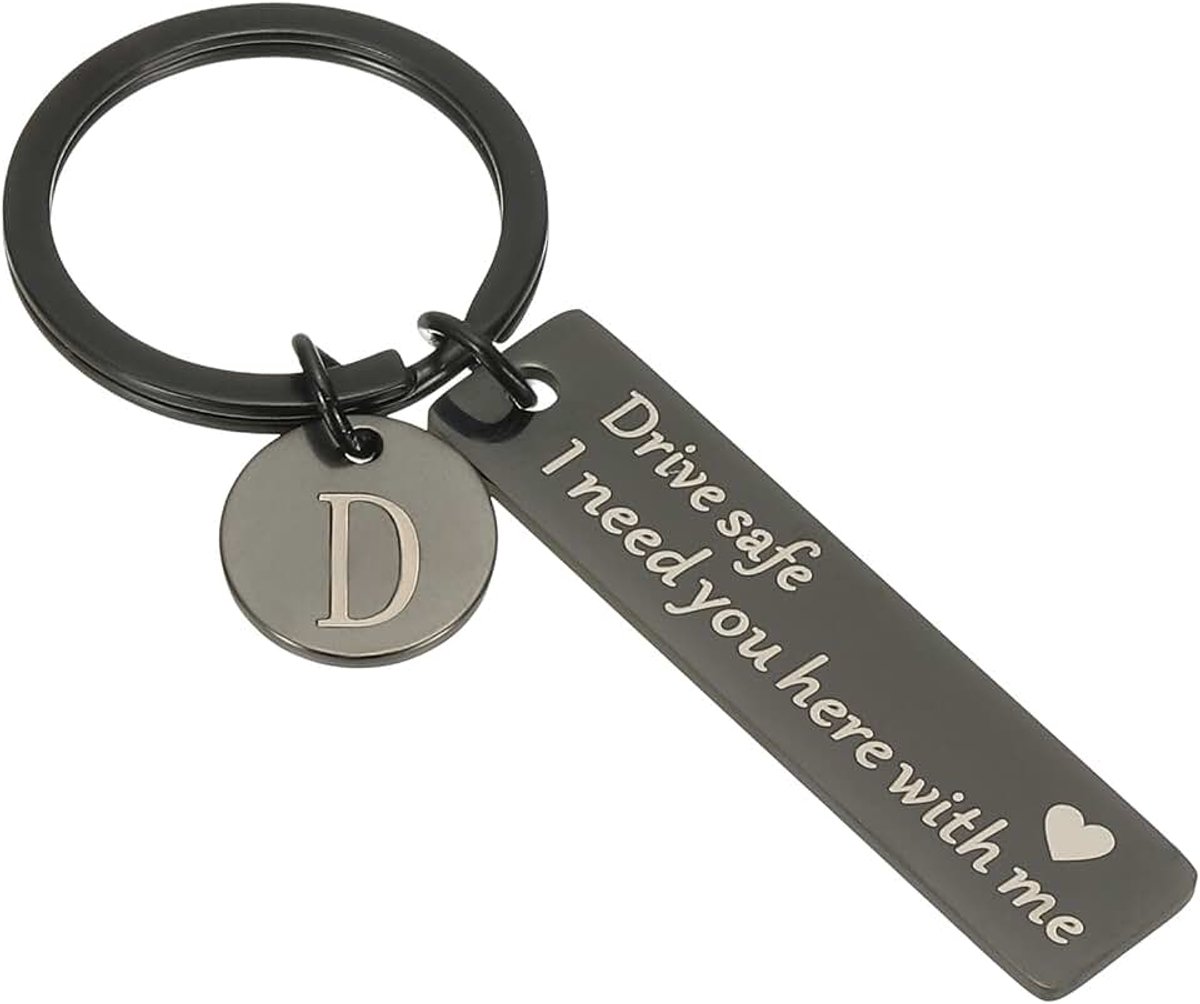 Drive Safe sleutelhanger, 1 set sleutelhanger letter D Ich brauche Dich Hier mit Mich, gepersonaliseerde sleutelhanger met geschenkdoos voor hem geschenken Kerstmis Valentijnsdag, zwart, Zwart