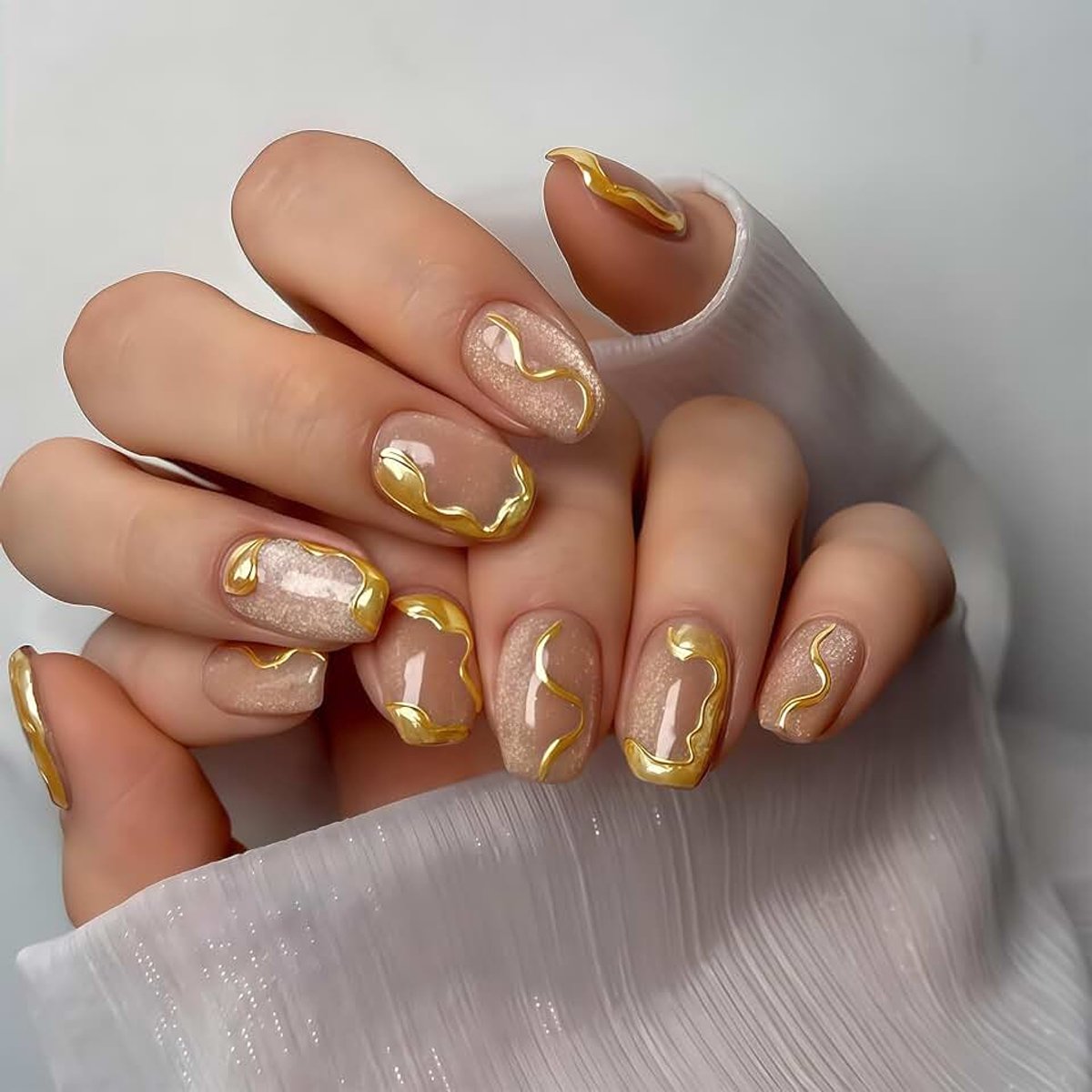 Nagels om op te Plakken Kort Rond, Nude Cat Eye Kunstnagels, Gouden Lijn Nepnagels voor Vrouwen, Beginners, Professionals voor Kantoor, Feest, Bruiloft (24 stuks)