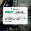 Persoon in groen jasje met RUSH logo, houdt witte kaart vast met Trustpilot review. 100.000+ tevreden klanten, 4.8/5.