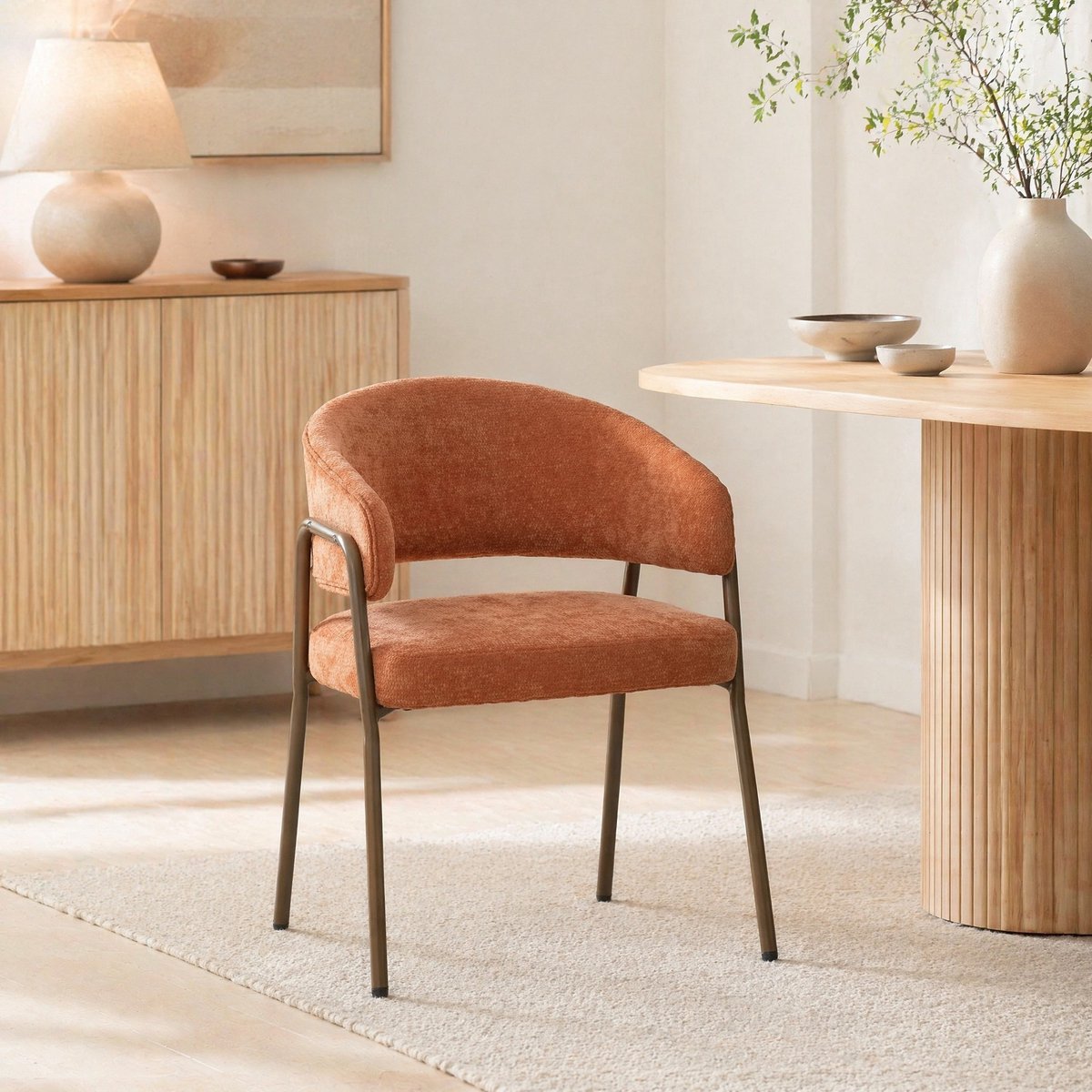 MEUNIQ Eetkamerstoel met armleuningen, chenille bekleding, metalen schuine vierpoot, 79,5 x 59 cm, oranje, voor eetkamer en keuken Orange