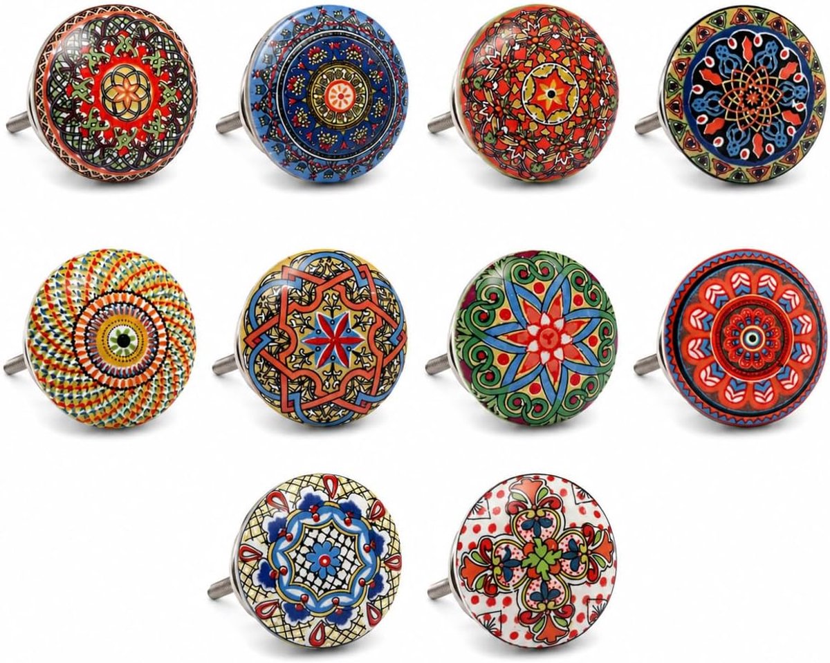 Set van 10 keramische knoppen met verschillende vintage bloemenontwerpen, met de hand geschilderd. Handgemaakte handvatten voor kasten, laden en dressoirs. Klassieke knoppen van 40 mm diameter.