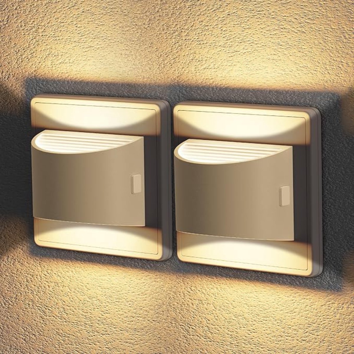 Verte Night Light - Nachtlampje met Stekker - LED-Nachtlampje met Schemersensor - Stekkerlampje - Verlichting Aan de Onder- en Bovenkant - Instelbare Helderheid - Voor de Slaapkamer - Gang - Trap - Keuken - 3000K - 2 Stuks - Halve Cirkel