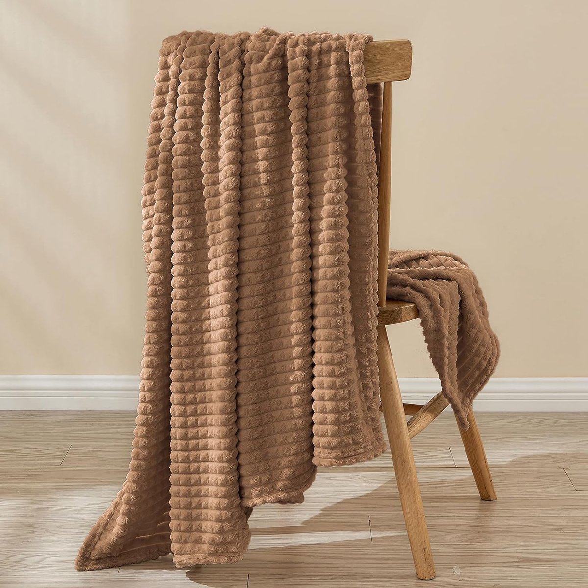 Thijox - Zachte fleece plaid bruin 127x152 cm - Luxe flanel deken voor bank, bed, sofa, stoel - Pluche, warme en gezellige deken met geometrisch raste