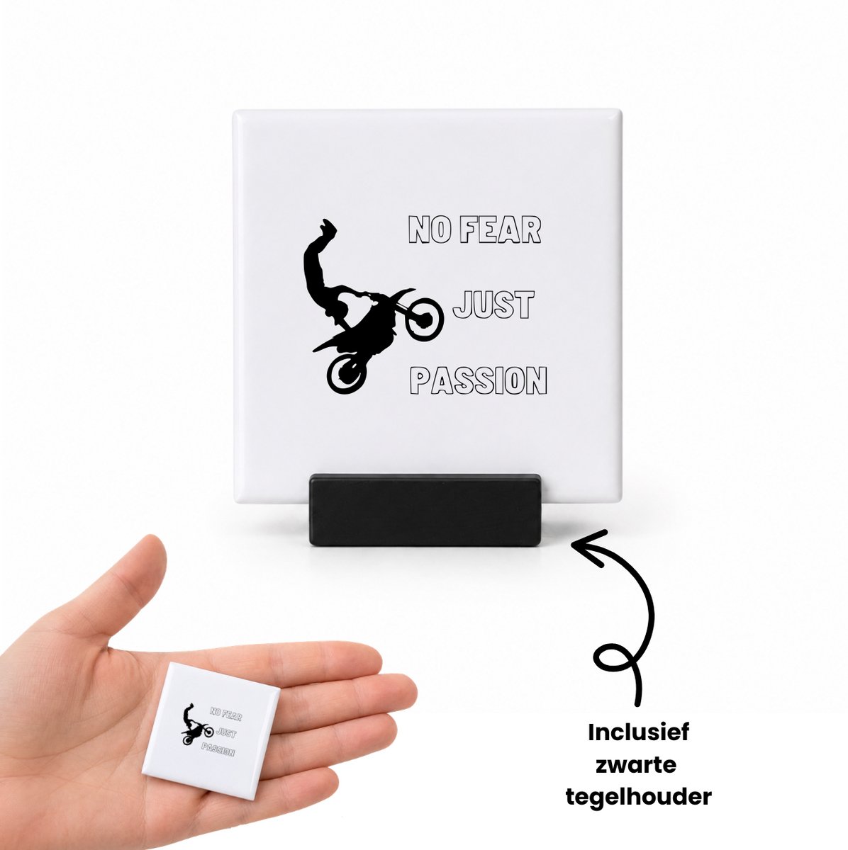 Hacebo Geen angst gewoon een passie tegeltje met tegelhouder - Sport - familie vrienden sporters - tegeltjes met tekst - cadeau - spreuktegels - 4.8x4.8 CM Wit