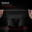 Twee handen rekken een zwarte bivakmuts uit om de elasticiteit te tonen. Rode lijn symboliseert de flexibiliteit.