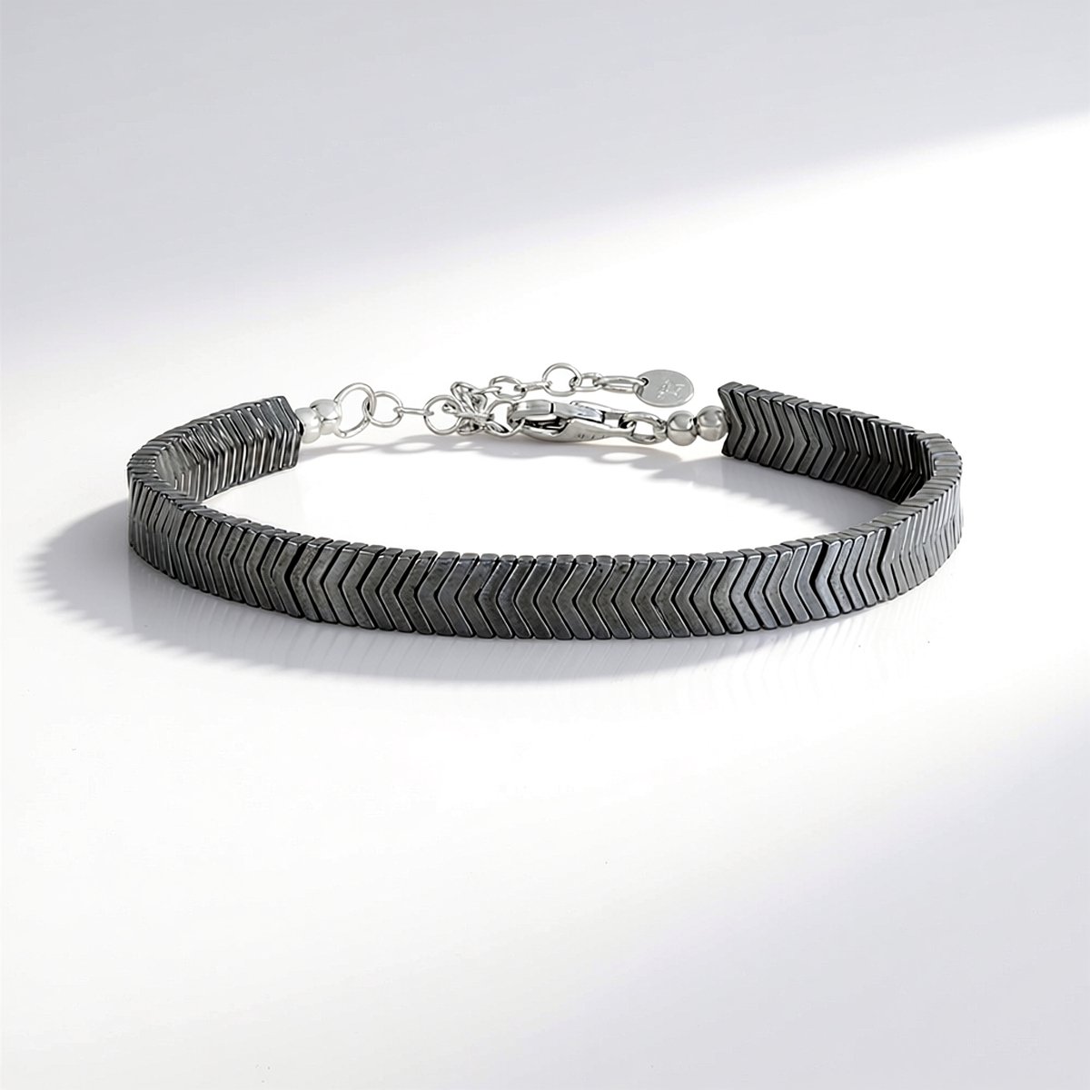 Cavill - Zilveren Armband - 925 Sterling Zilver Gerhodineerd - Zwarte Hematiet Fancy Kralen ca. 37,3 ct - Verstelbare Moderne Zigzag Chevron Stijl
