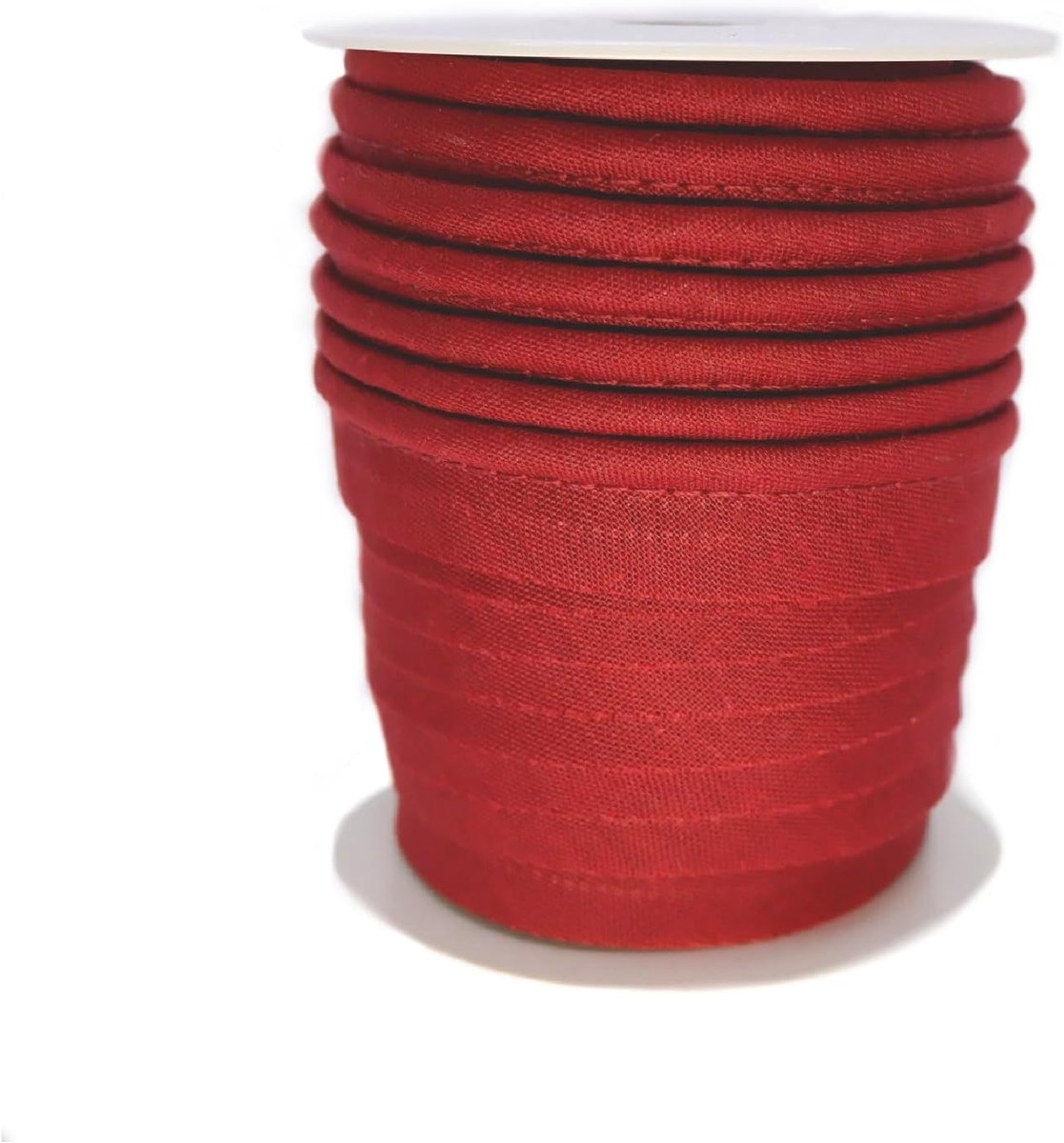 = Randkant Voor Naai-, Decoratie- en Knutselprojecten. Samenstelling 50% Katoen en 50% Polyester. Totale Breedte van 15 mm, Koord van 5 mm en Flap van 10 mm. 10 Meter Haspel - (Granaat)