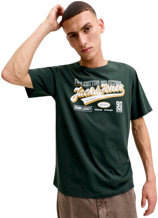 Donkergroen T-shirt met opdruk 'Jack & Jones', 'Fine Cotton Selection', 'Nineteen Ninety' en 'Denim Legacy'.
