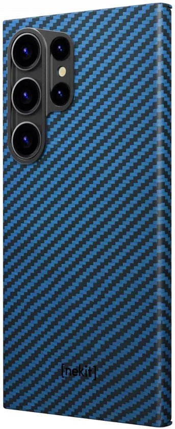Blauw Neket Fiber telefoonhoesje met zwart rasterpatroon, met uitsparing voor cameralens.