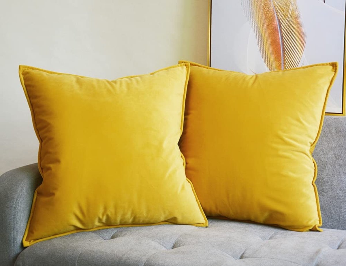 Omgoods - Set van 2 Donkergele Velvet Kussenhoezen - 45 x 45 cm met Verborgen Rits