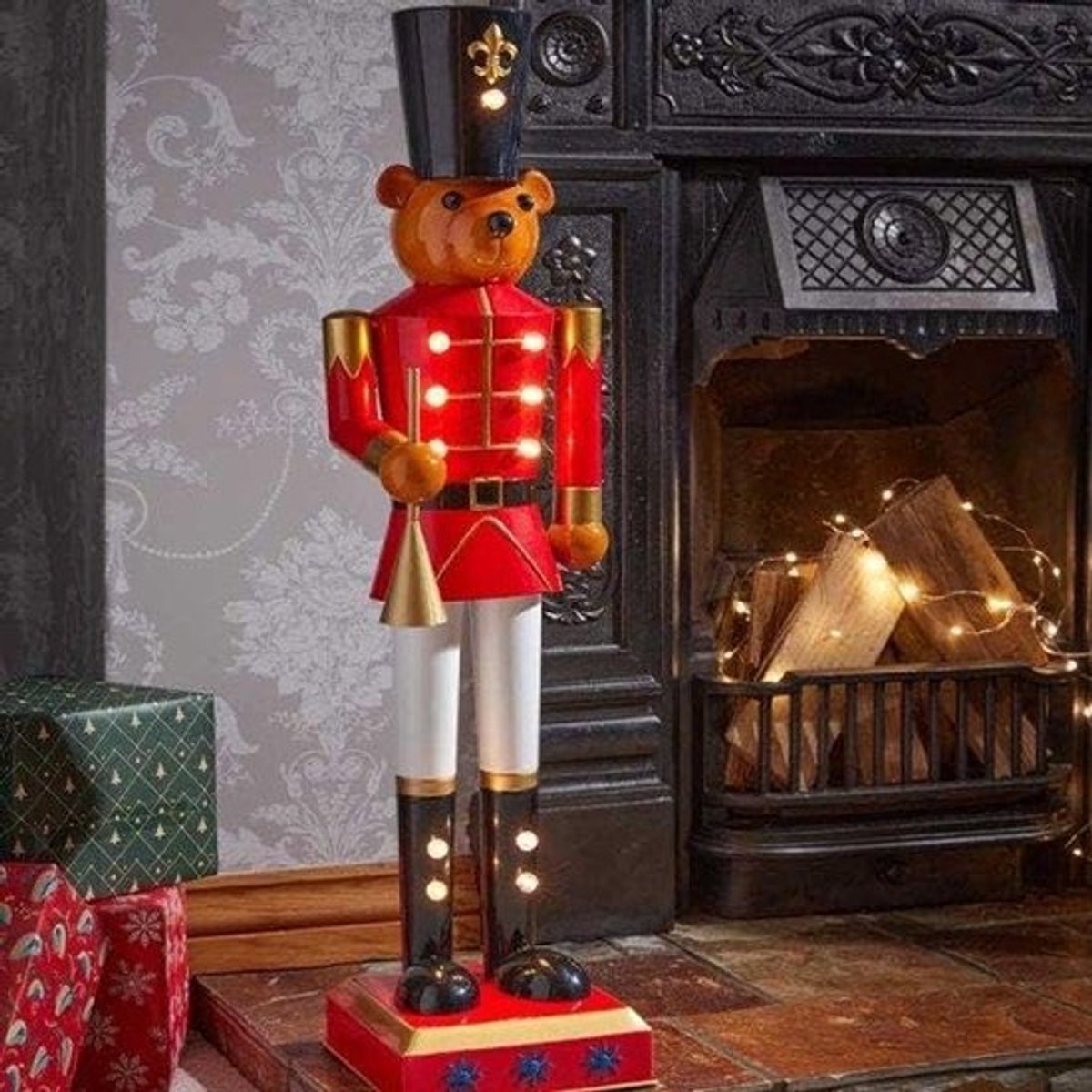 80 cm Teddy Notenkraker Soldaat Standbeeld met LED-verlichting - Handgeschilderde Kerst Decoratie - Metalen Notenkraker Ornament voor Kerstversiering