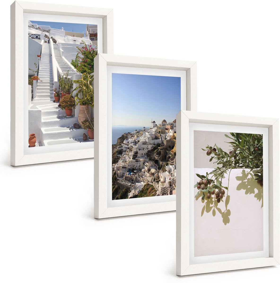 Wallfluent 3-Delige Schilderij Set - Witte Trappen Op Santorini Met Uitzicht Over De Stad - 20 x 30 - Stijlvolle Muurdecoratie - Slaapkamer - Woonkamer Decoratie