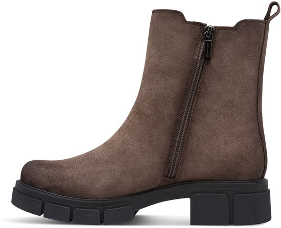Bruine suède Tamaris chelsea boot met rits aan de zijkant en dikke zwarte zool.