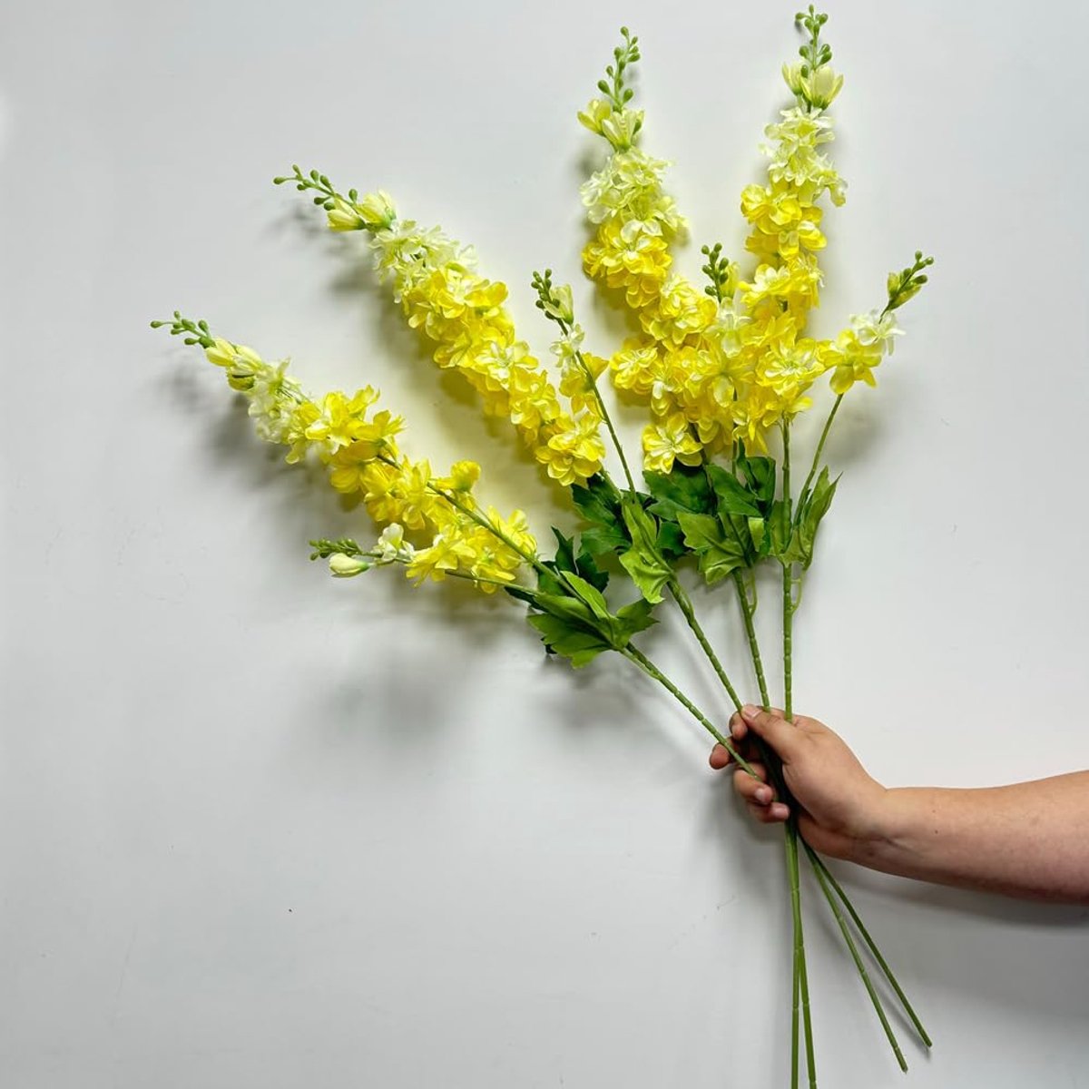 SnelShoppen - 4 Stuks Lange Steel Kunstbloemen Delphinium 90cm voor Hoge Vaas, Gele Zijde Bloemen voor Woonkamer, Kantoor, Bruiloft, Tafelstukken
