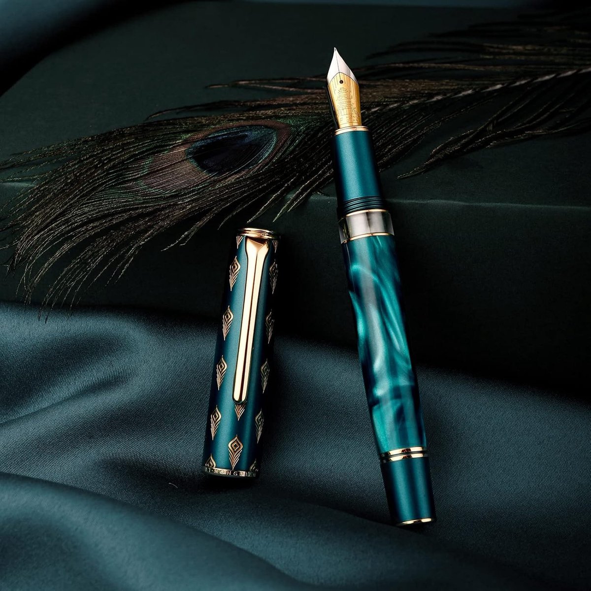 Elegante vulpen met blauwe pauwenhars, extra fijne iridium nib, perfect voor soepel schrijven en cadeauverpakking