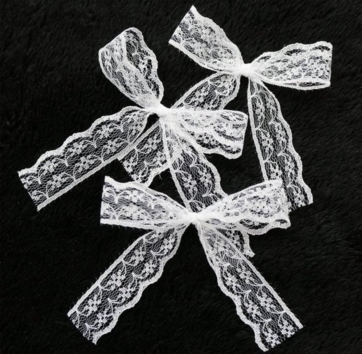 Decoratieve Witte Kant Strikken - 50 Stuks voor Bruiloft, Verjaardag, Kerst en DIY Projecten