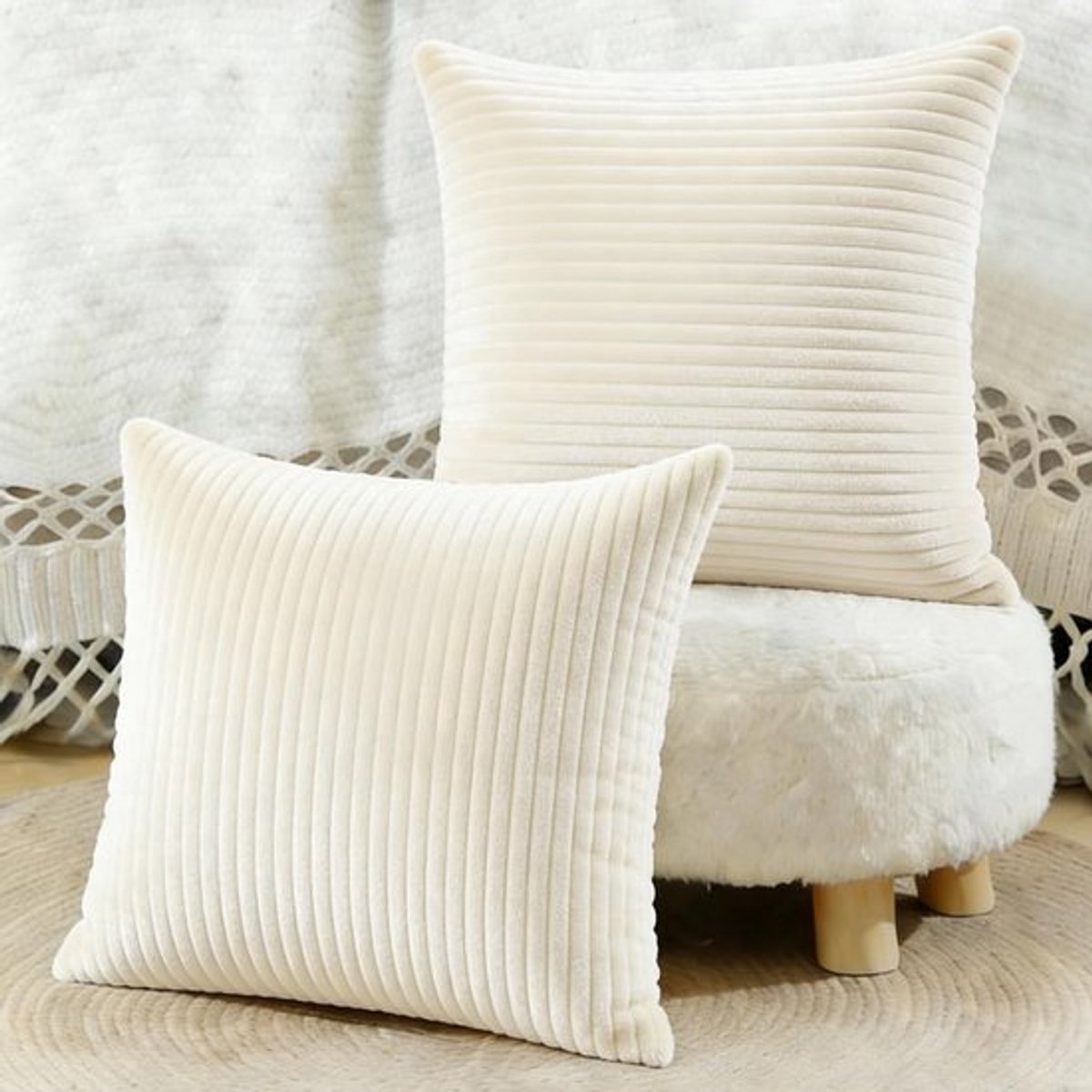 Set van 2 Gestreepte Corduroy Kussenhoezen, Crème Kleurige Decoratieve Kussens voor Bank en Slaapkamer, Zacht en Comfortabel 45x45 cm