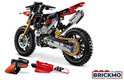 LEGO Technic Ducati motorfiets: rood, zwart en zilver met gedetailleerd motorblok en offroad banden.