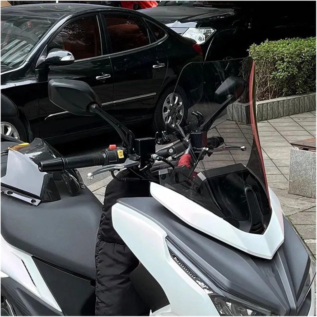 Scooter Windscherm - Voorruit Vizier - Comfortabel Rijden - Vermindert Windgeruis - Universele Pasvorm - Licht Zwart