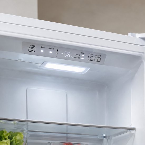 Bedieningspaneel van Heinner koel-vriescombinatie met digitale temperatuurweergave en functies.