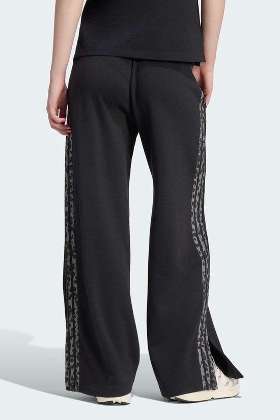 Zwarte joggingbroek voor dames met wijd uitlopende pijpen en een grijs luipaardmotief op de zijkanten.