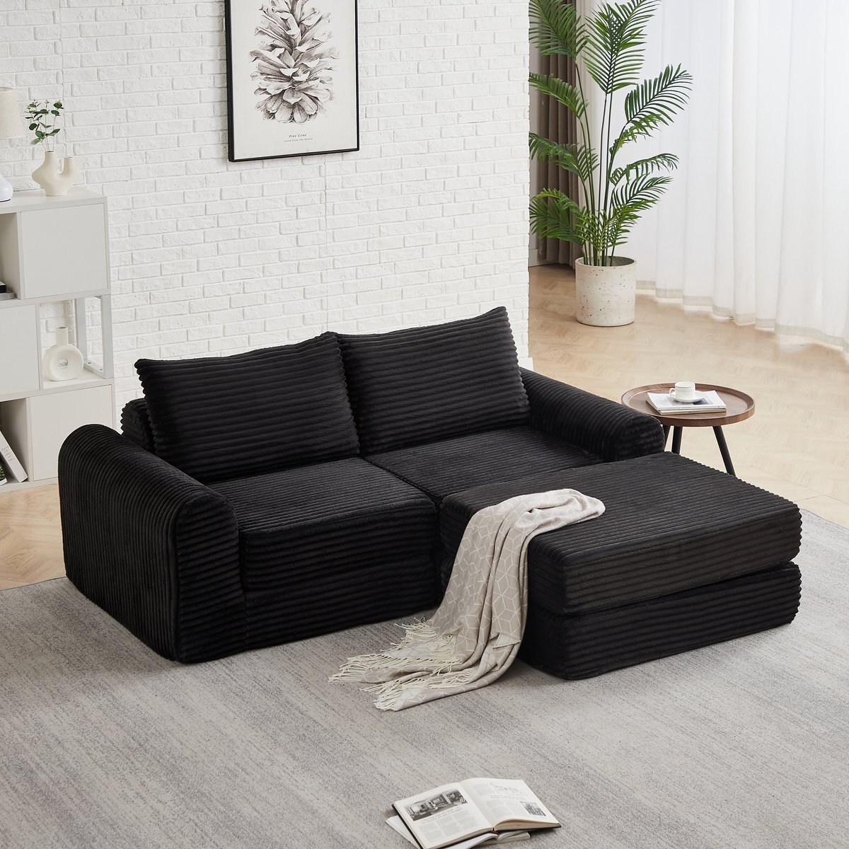 2-in-1 corduroy slaapbank met gebogen armleuningen - Flexibel configureerbaar voor woonkamer en logeerbed - Geschikt voor 2 personen - Inclusief 2 kussens en losse voetenbank - Modulair ontwerp met unieke glans
