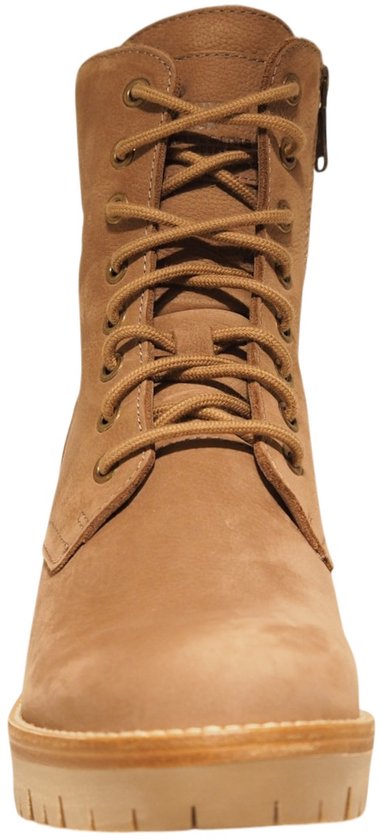 Vooraanzicht van een lichtbruine leren veterboot met rits, blokhak en dikke zool.