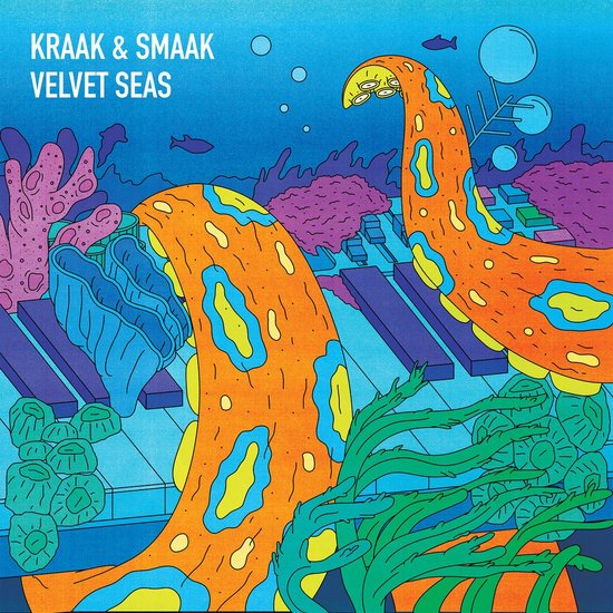 Kraak & Smaak Velvet Seas albumhoes met levendige oranje tentakels, een piano en onderwater planten in blauwe en paarse tinten.