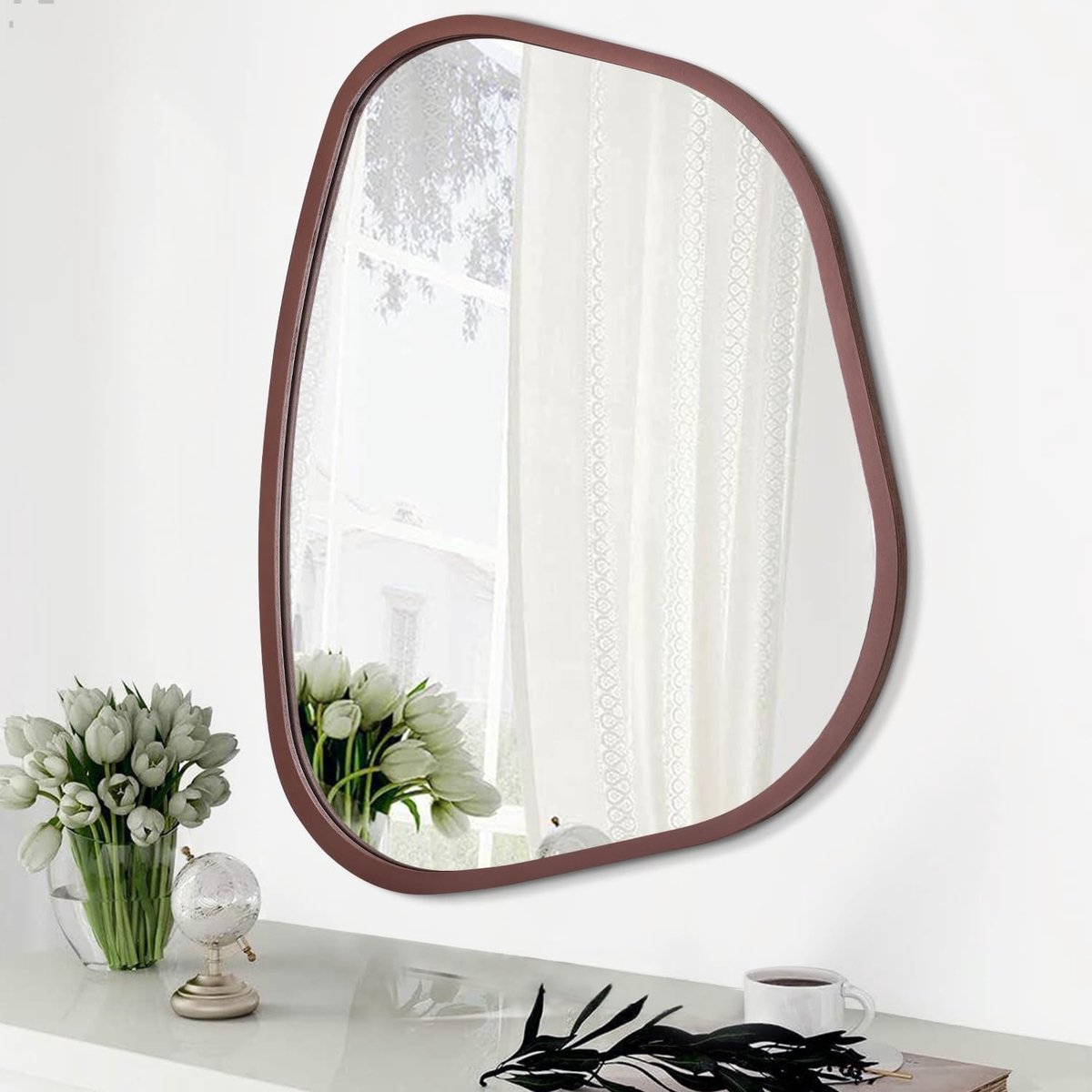 Asymmetrische wandspiegel met een uniek ovaal houten frame voor moderne decoratie in badkamer, woonkamer en slaapkamer