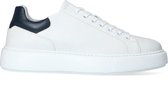 Sacha - Heren - Witte leren sneakers met blauw detail - Maat 42