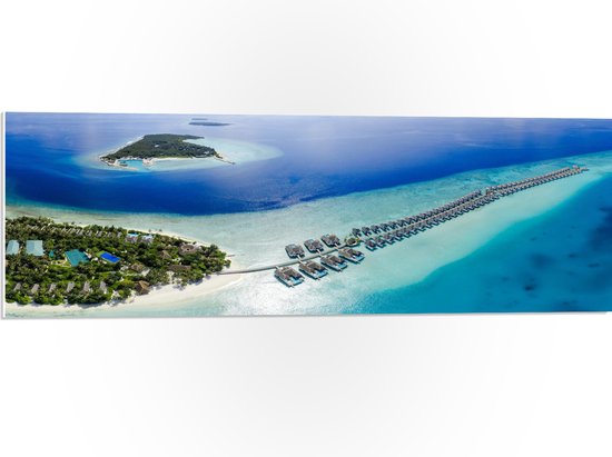 PVC Schuimplaat - Tropisch Resort op Felblauwe Oceaan op de Maledieven - 90x30 cm Foto op PVC Schuimplaat (Met Ophangsysteem)