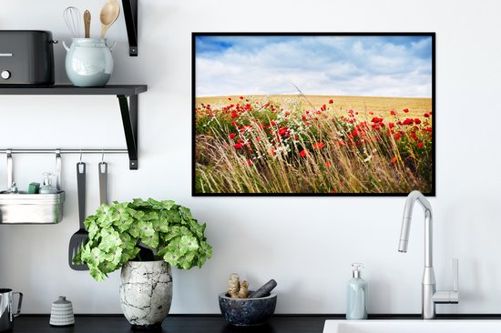 Photo encadrée - Champ de fleurs sous le ciel bleu cadre photo noir sans passe partout 60x40 cm - Affiche encadrée (Décoration murale salon / chambre)