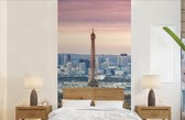 Behang - Fotobehang Eiffeltoren - Parijs - Lucht - Breedte 120 cm x hoogte 240 cm