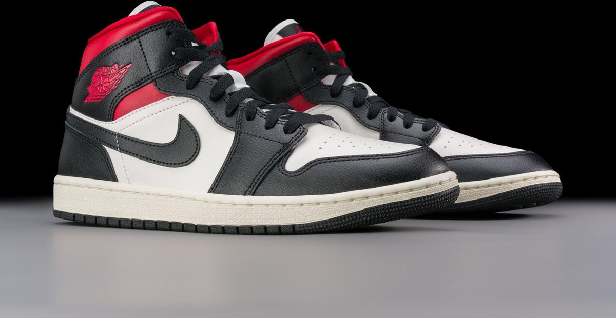 Air Jordan 1 Mid Gym Red Panda - Maat 37.5 - Rood - Schoenen -Doos zonder  deksel | bol